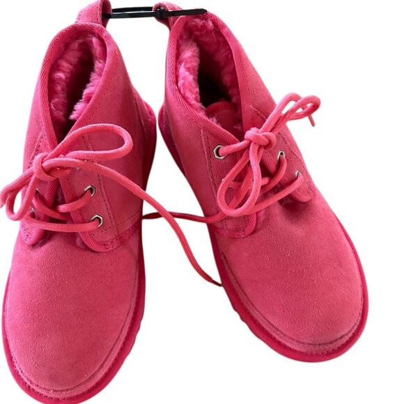 UGG Women’s Neumel II Chukka Boot pink, Size 7, NWOT Display pair - Picture 2 of 13